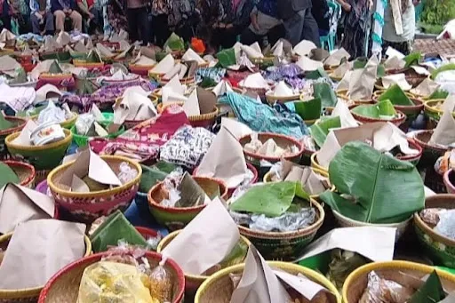 Tradisi Sedekah Bumi, Desa Mekargading Indramayu Santuni Anak Yatim dan Jompo