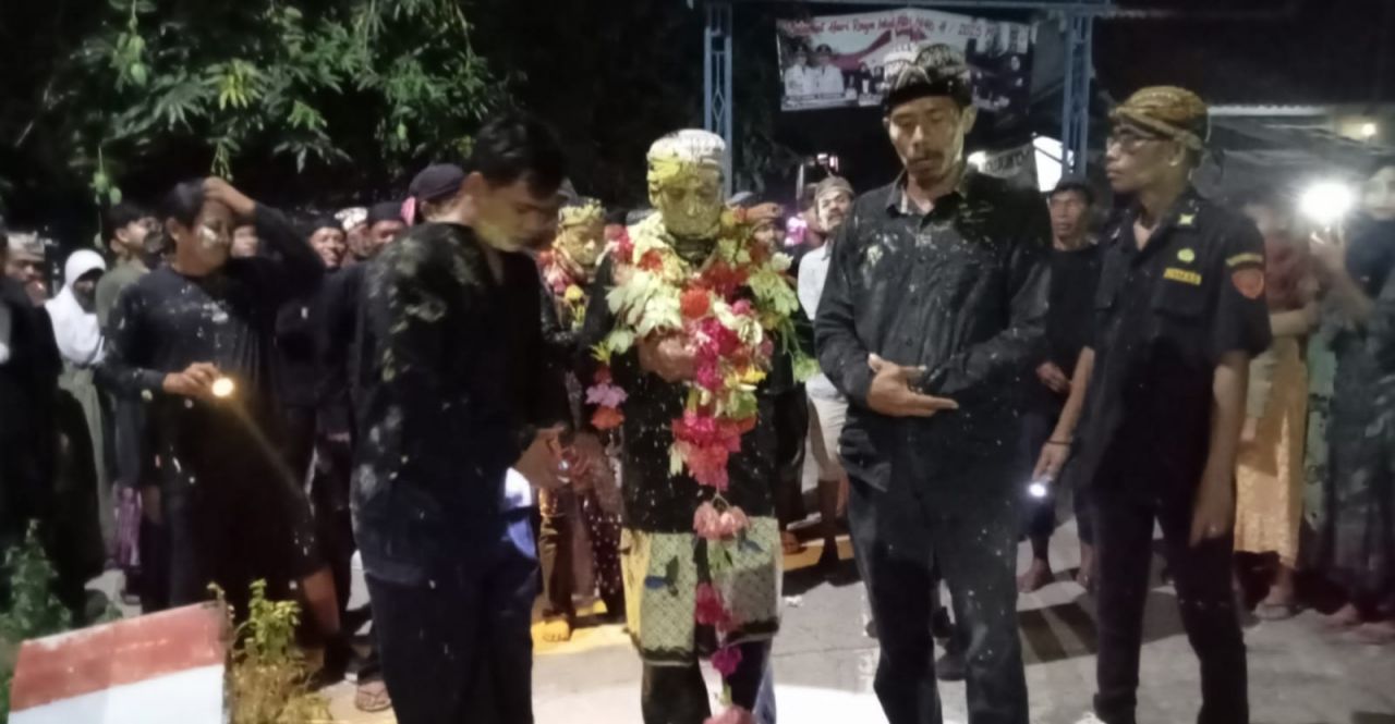 Tradisi Pemdes Mekargading Lakukan Mider Buyut